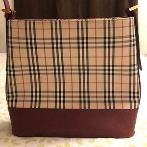 3️⃣5️⃣0️⃣ Burberry Handbag